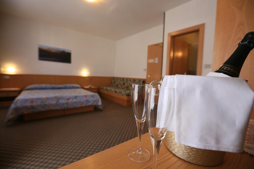 Hotel Miramonti Vigo di Fassa Eksteriør billede